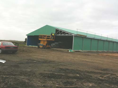 outside view of steel structure chicken shed with main steel structure steel truss and column