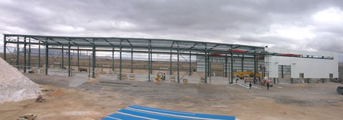 steel structure portal frame warehouse to Algeria‘s installation picture-steel structurl frame and wall panle